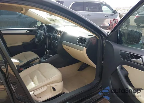 2014 Volkswagen Jetta 1.8T Se z USA, uszkodzony, nr VIN 3VWD07AJ9EM400366